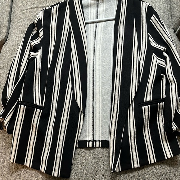 Maurice’s, black and white stripe blazer size XL. - Picture 2 of 3